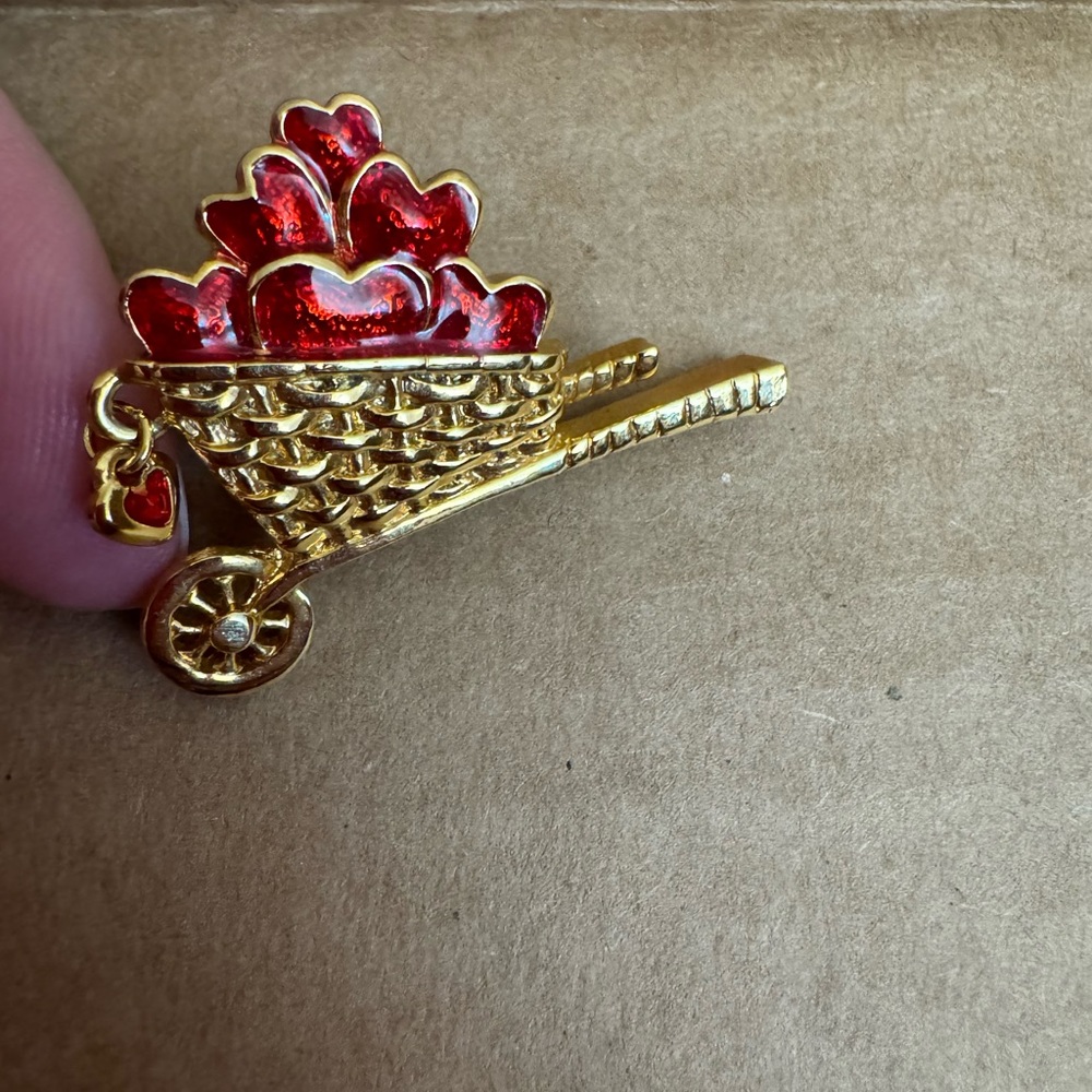Vintage Avon “Garden of Love” brooch. From 1992. 1.5” long, 1 1/4” tall.